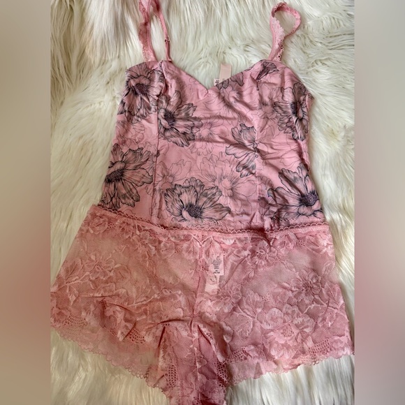 Victoria Secret Set - Picture 3 of 3